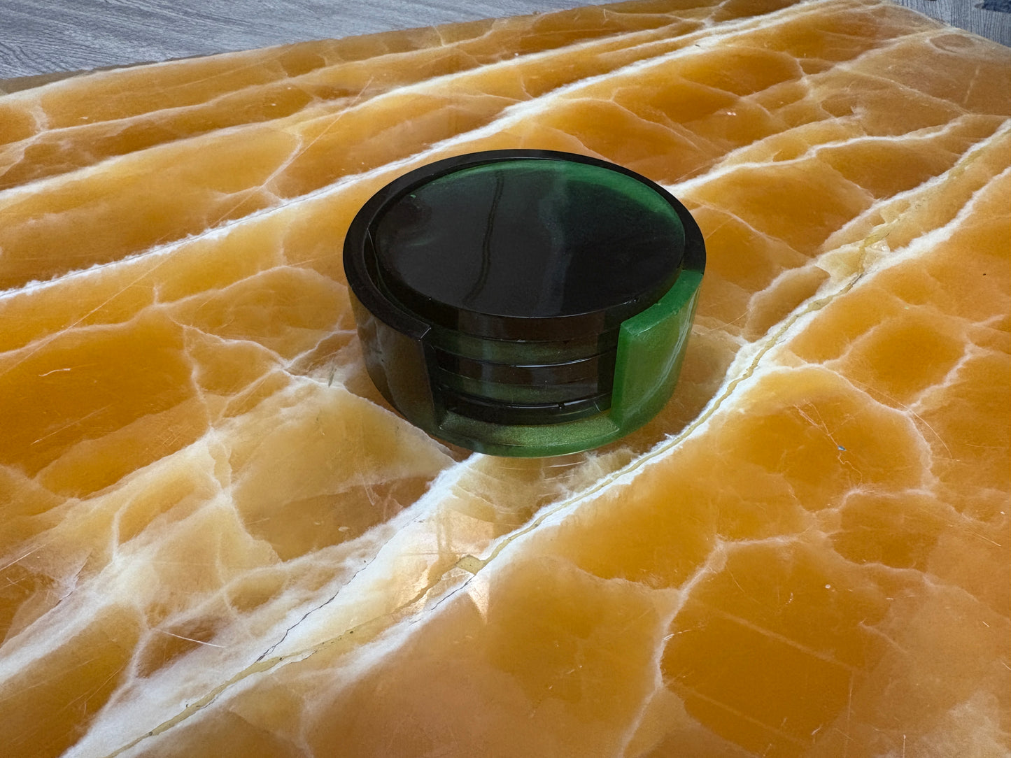 Green & Black Resin Coaster Set – 5 Round Handmade Coasters with Matching Holder, Modern Marbled Drink Coasters for Home & Bar